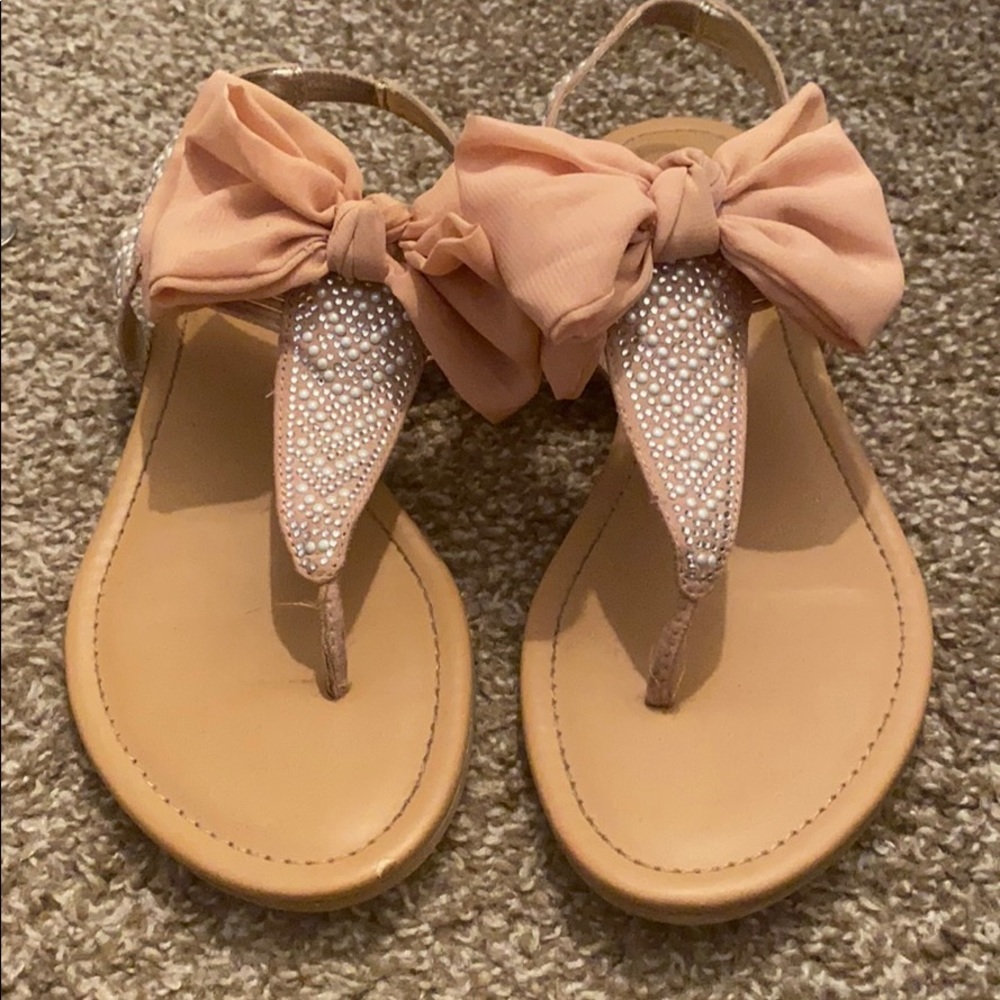 Pretty bow sandals
